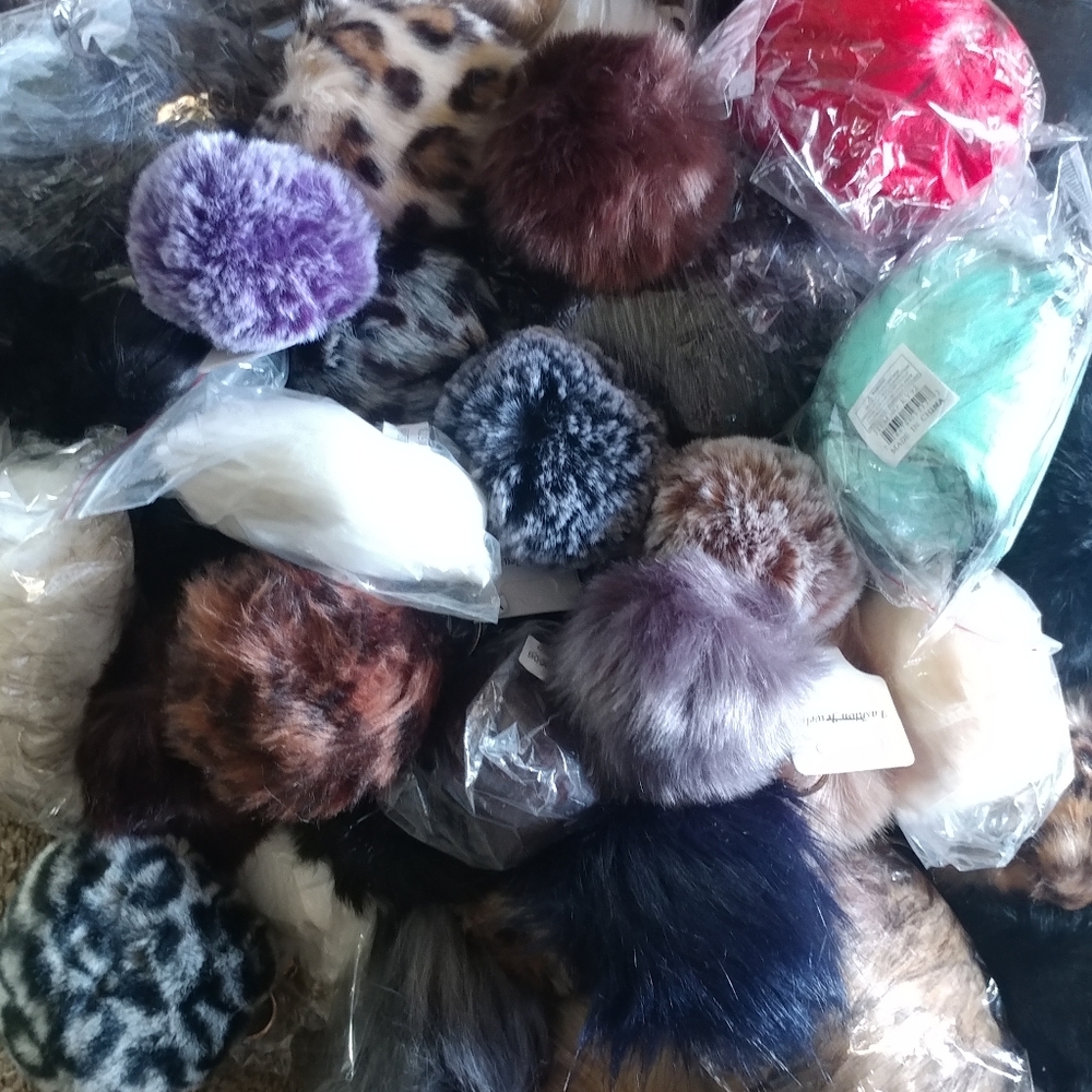 12 Random Pom Pom Ball Keychains - Picture 3 of 3